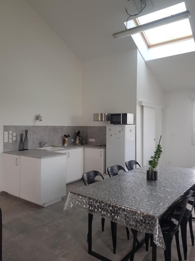L Atelier Apartment Courtisols Exterior photo